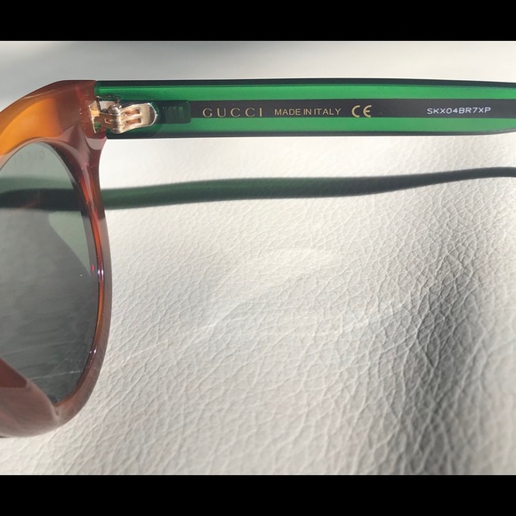 <>  SOLD <>  Gucci Sunglasses - Picture 6 of 8